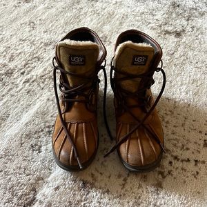 UGG Duck Boot Waterproof Size 6.5